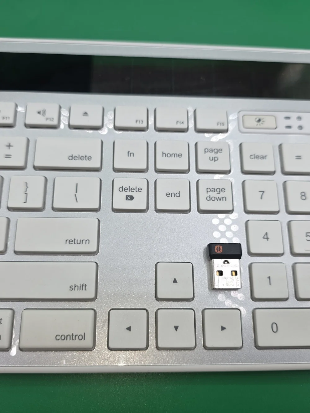 Logitech K750 (920-003472) Wireless Keyboard